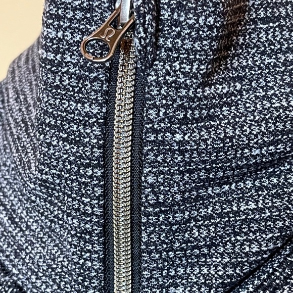 lululemon athletica Gray and Black Jacket - Picture 4 of 9